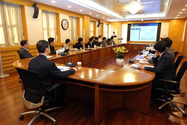 계명대가 지난달 26일 전산망 고도화 사업 완료 보고회를 열고 SDN 전산망 구축 사업을 마무리했다. 계명대 제공&nbsp;
