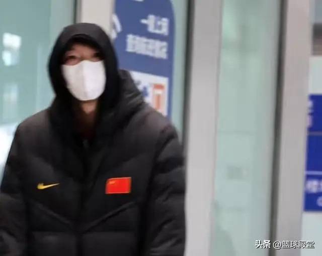 저우치와 정판보, 후밍쉬안 등 예선 내내 부진한 중국의 스타 플레이어들은 비난의 대상이 되고 있다. 다만 그 비난은 온라인상에서만 이뤄지고 있다. ‘소후닷컴’에 의하면 중국 선수단이 베이징 공항에 도착했을 때 그들을 위로하거나 비난하는 팬들이 거의 없었다고 한다. 중국 내 농구의 인기를 생각하면 분명 이해하기 힘든 일, 그만큼 철저히 외면받은 것이다. 사진=소후