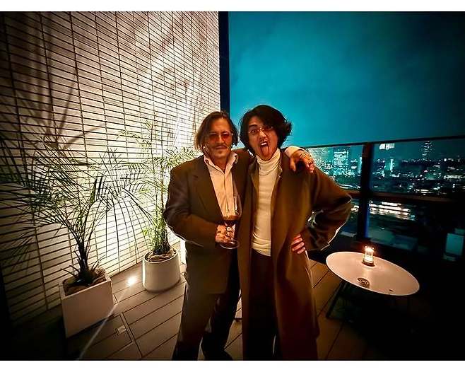 아카니시 진 소셜미디어