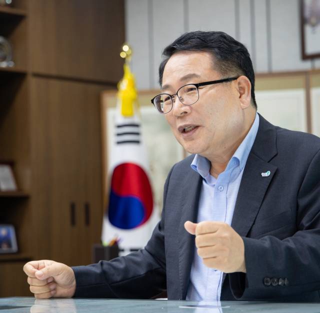 ▲정헌율 익산시장은 "제갈공명은 나라의 명운을 바로 세우기 위해 평생을 헌신했다"며 "그가 다짐하던 문장을 되새기며 공직자의 자세는 무엇이어야 하는가, 정치가 어디를 향해야 하는가를 다시 자문하게 된다"고 말했다. ⓒ익산시