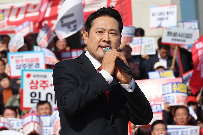 장동혁 국민의힘 대표가 11월12일 서울 여의도 국회 본청 앞에서 열린 '대장동 일당 7400억 국고 환수 촉구 및 검찰 항소 포기 외압 규탄대회'에서 발언하고 있다. ⓒ연합뉴스