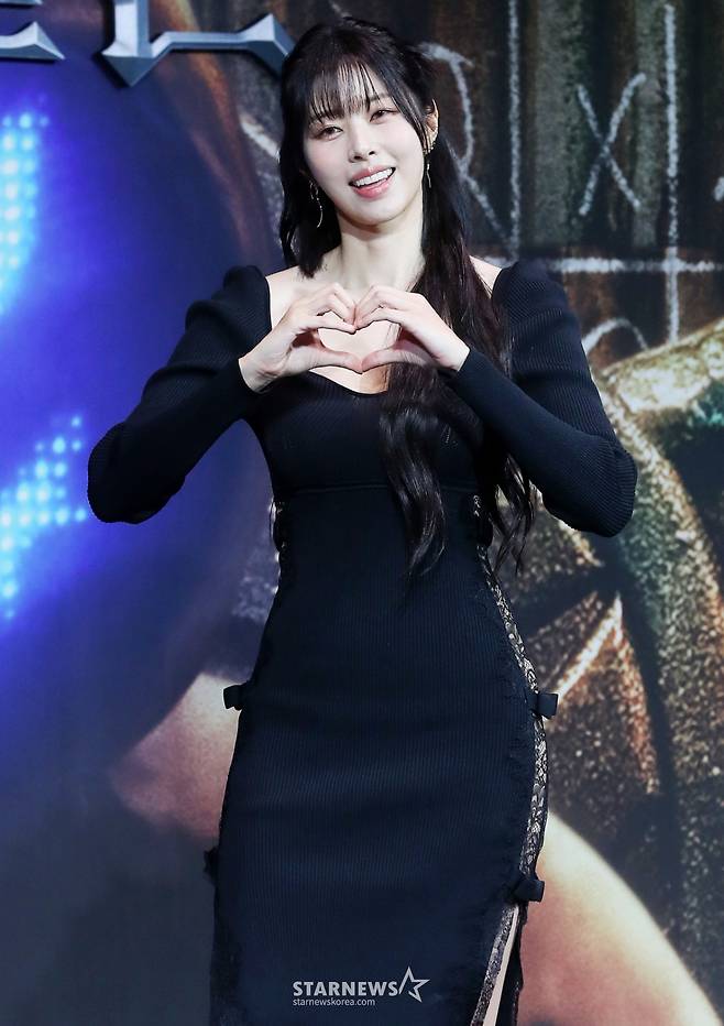 방송인 서동주가 18일 오전 서울 중구 앰버서더 서울풀만호텔에서 진행된 넷플릭스 시리즈 '데블스 플랜' 제작발표회에 참석해 포즈를 취하고 있다.  '데블스 플랜'은  변호사, 의사, 과학 유튜버, 프로 게이머, 배우 등 다양한 직업군의 12명이 7일 동안 합숙하며 최고의 두뇌를 가리는 서바이벌 예능이다. 오는 26일 공개. 2023.09.18 /사진=김창현