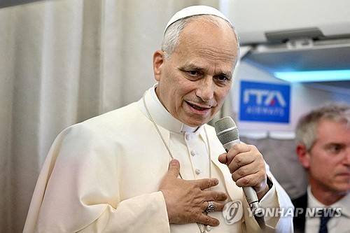 첫 해외 순방 마치고 귀국하는 교황 레오 14세 [로이터 연합뉴스 자료사진. 재판매 및 DB 금지]