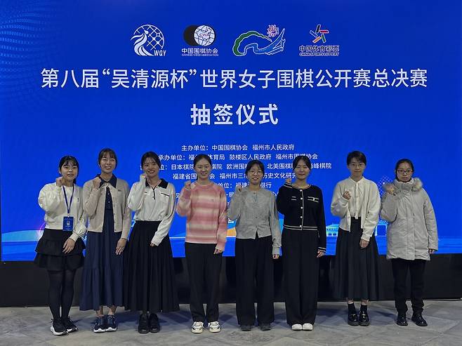 제8회 오청원배 8강 진출자들 왼쪽에서 세 번째부터 김은지·최정·오유진 [한국기원 제공. 재판매 및 DB 금지]