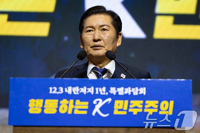 정청래 더불어민주당 대표가 3일 서울 여의도 국회 의원회관에서 열린 12.3 내란 저지 1년 특별좌담회 '행동하는 K-민주주의'에서 인사말을 하고 있다. 2025.12.3/뉴스1 ⓒ News1 유승관 기자