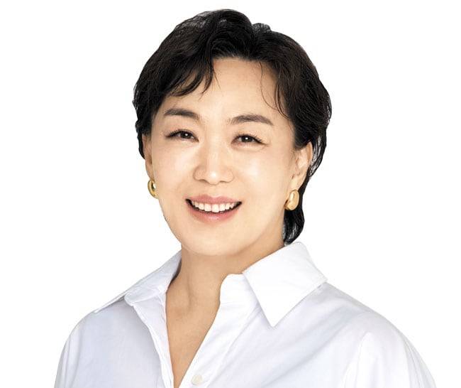 우정아 포스텍 교수·전시 자문