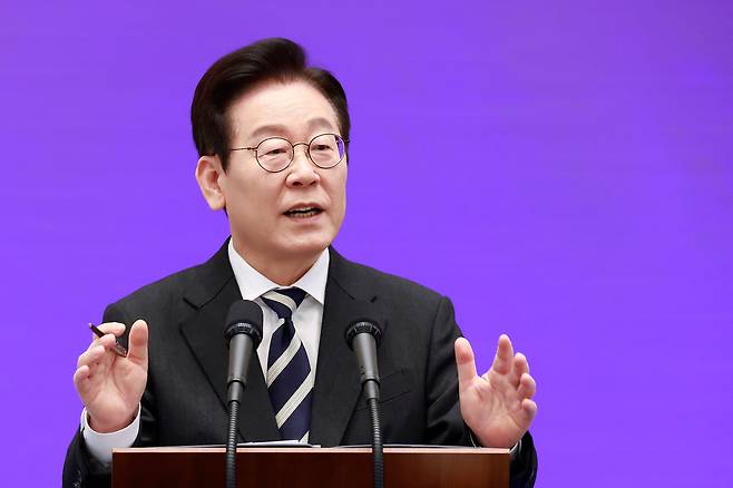 이재명 대통령이 3일 청와대 영빈관에서 열린 외신 기자회견에서 발언을 하고 있다. /뉴시스