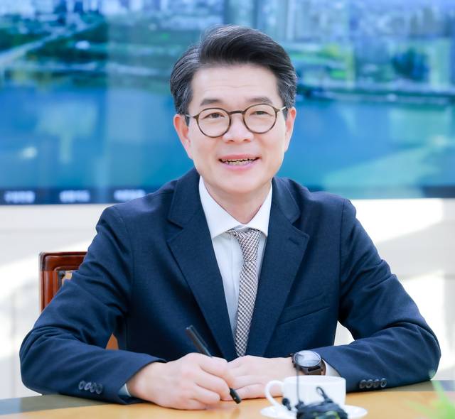 정원오 성동구청장이 3일 성동구청에서 디지털타임스와 인터뷰를 하고 있다. 박동욱기자 fufus@