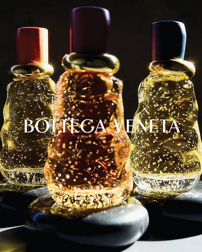 메짜노테 퍼퓸, 100ml 70만원대, Bottega Veneta.