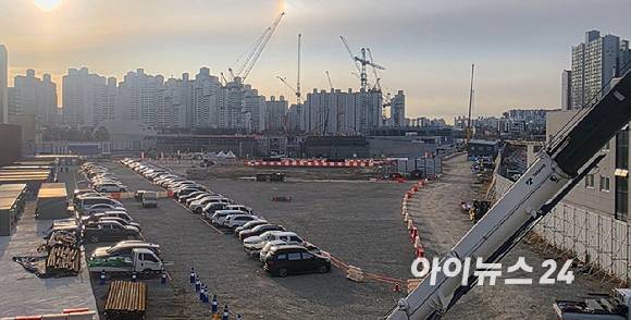 분양권 매도자와 매수자 간 기대 차이가 큰 것으로 나타나 거래 활성화로 이어지기는 힘들 것이란 전망이 나오고 있다. 사진은 서울 노원구 서울원 아이파크 공사 현장. 2025.12.03. [사진=이수현 기자]