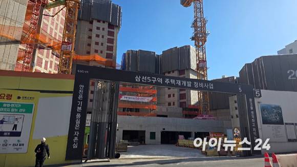 서울 성북구 창경궁 롯데캐슬 시그니처 공사 현장. 2025.12.03 [사진=이수현 기자]