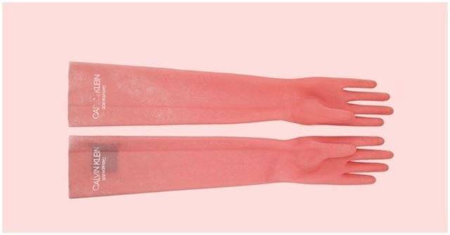 분홍색 고무장갑과 유사한 캘빈클라인 장갑. 사진=SNS 캡처