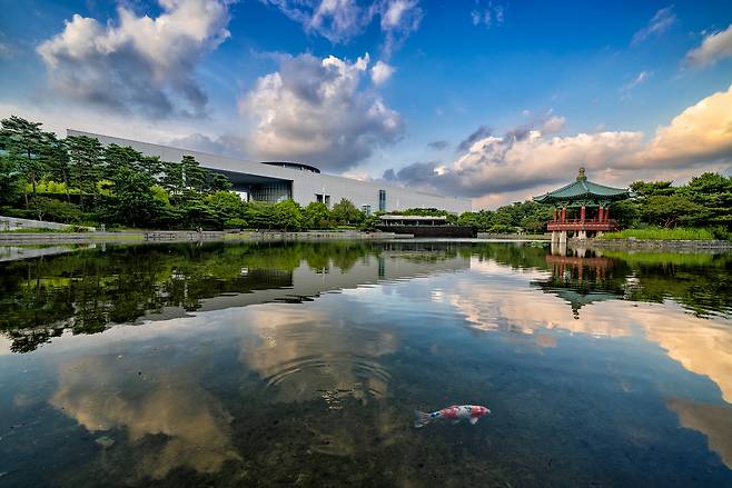 A view of the National Museum of Korea from across the reflecting pond (National Museum of Korea)