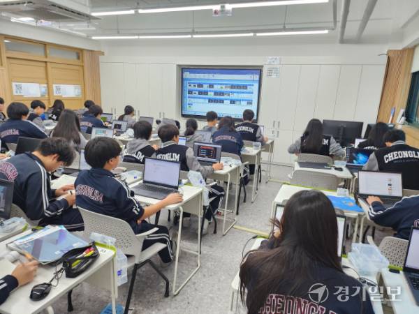 인공지능실에서 수업중인 모습. 박화선기자