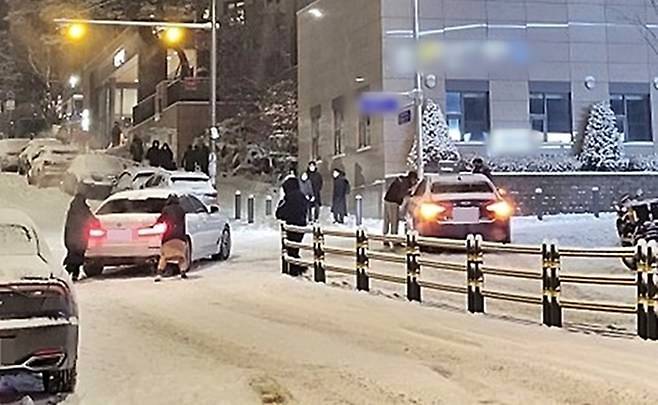 폭설에 마비된 도로. 자료 사진 [사진=독자 제공]