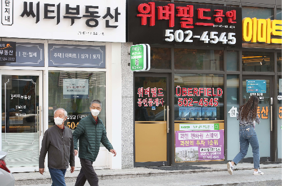 정부의 잇단 규제와 주택 공급 부족 탓에 아파트에 이어 오피스텔·다세대주택 등 비아파트 시장에서도 월세가 치솟고 있다. (사진=매경DB)