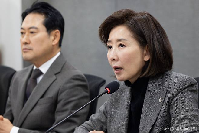 (서울=뉴스1) 유승관 기자 = 국회 법제사법위원회 나경원 국민의힘 의원이 4일 서울 여의도 국회 의원회관에서 열린 특별재판부 설치 및 법왜곡죄 신설의 위헌성 긴급세미나에서 인사말을 하고 있다. 2025.12.4/뉴스1  Copyright (C) 뉴스1. All rights reserved. 무단 전재 및 재배포,  AI학습 이용 금지. /사진=(서울=뉴스1) 유승관 기자