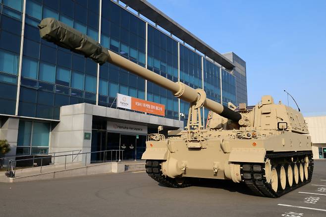 한화에어로스페이스가?지난?2일?창원3사업장에서?연구개발(R&D)?및?마케팅용?K9A1?자주포?출하식을?진행했다. /사진=한화에어로스페이스