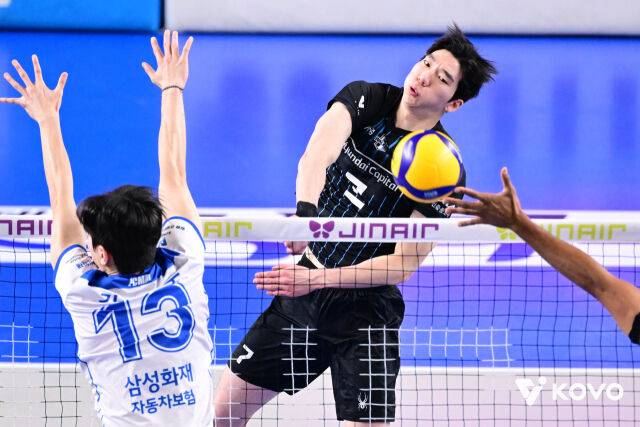 공격하는 허수봉./KOVO