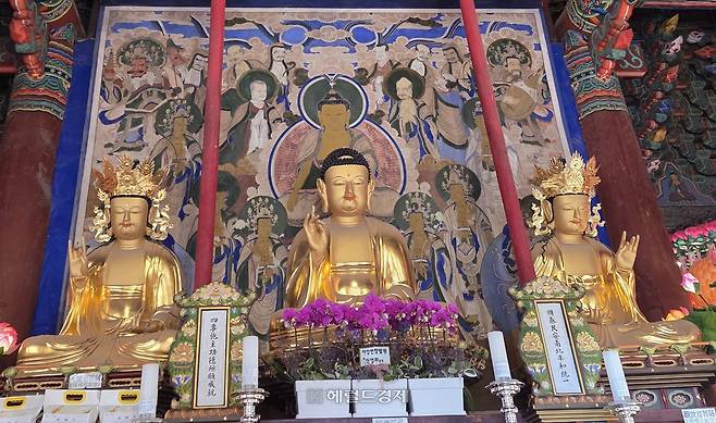 신흥사 극락보전 목조아미타여래삼존좌상