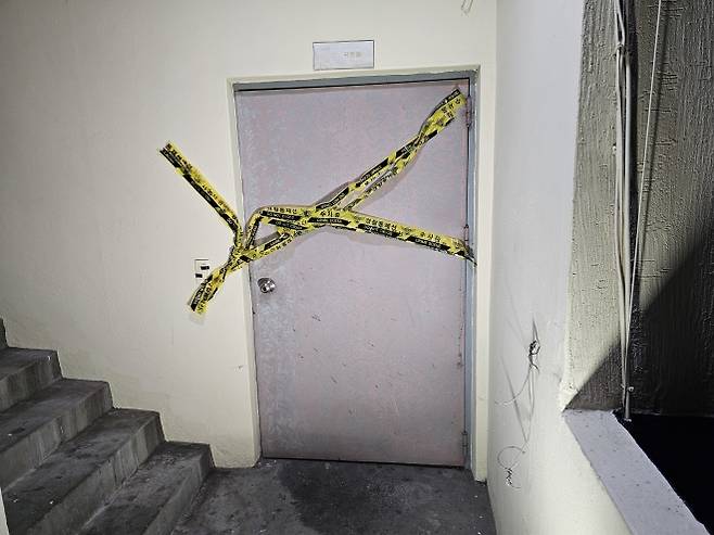 창원 흉기 살인사건 발생한 모텔 현장 - 3일 오후 경남 창원시 마산회원구 합성동 한 모텔에서 흉기 사건이 발생, 경찰이 현장을 통제하고 있다. 2025.12.3 ㅜ뉴스1