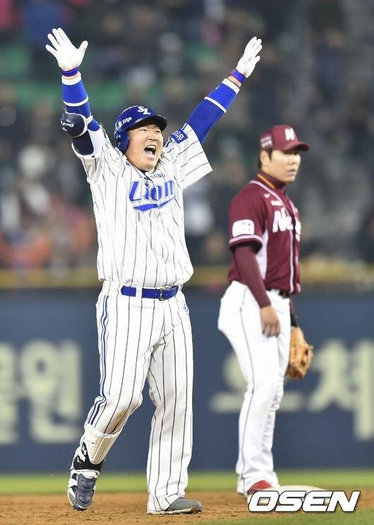 삼성 라이온즈 시절 최형우의 모습.