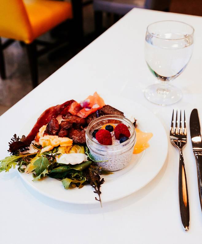 &nbsp;조식 메뉴는 군더더기 없이 만족스럽다