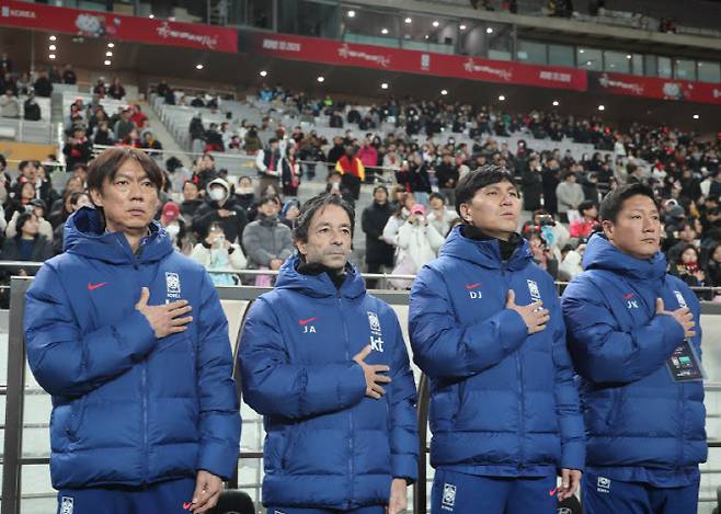 홍명보 감독과 대표팀 코치진. 사진=연합뉴스