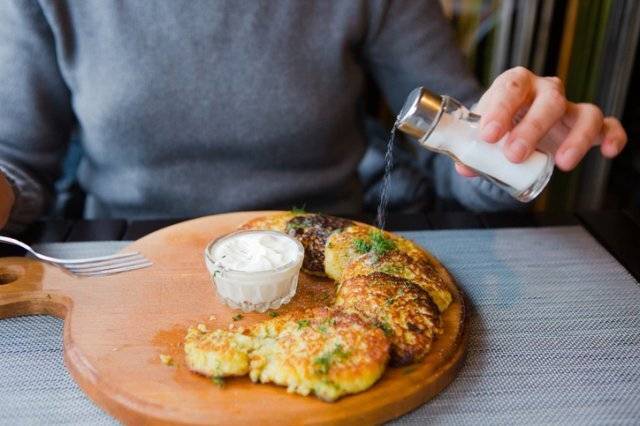 평소 혈압, 혈당 관리를 위해 염분, 탄수화물 섭취를 줄이는 노력을 해야 한다. 사진=게티이미지뱅크