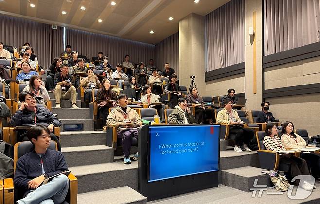 치 코리아가 반려동물 재활 수업을 하고 있다. ⓒ 뉴스1