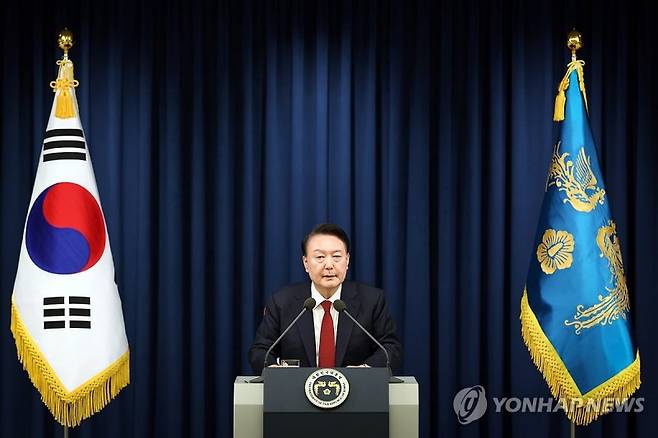 지난해 12월 3일 용산 대통령실에서 윤석열 당시 대통령이 긴급 대국민 특별담화를 통해 비상계엄을 선포하고 있다./사진=연합뉴스