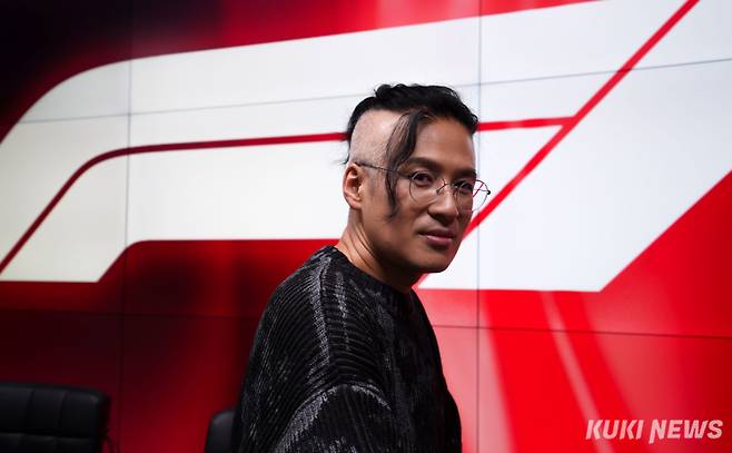 윤재수 해설위원이 11월27일 서울 강서구에 위치한 스튜디오에서 쿠키뉴스와 인터뷰하고 있다. 유희태 기자
