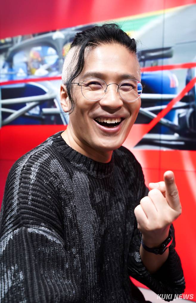 윤재수 해설위원이 11월27일 서울 강서구에 위치한 스튜디오에서 쿠키뉴스와 인터뷰하고 있다. 유희태 기자