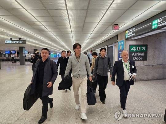 2026 북중미 월드컵 조 추첨 참석을 위해 미국에 입국한 홍명보 감독 / 사진=연합뉴스