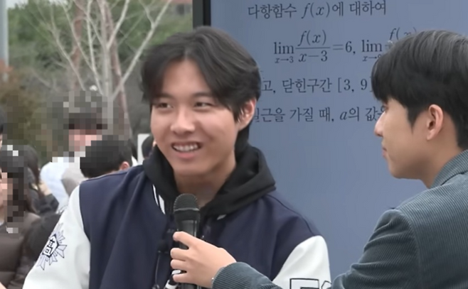 수능 만점자 서석고 군에 올해 초 유튜브에 출연했던 사실이 뒤늦게 알려졌다. [사진출처 =  영상 캡처]