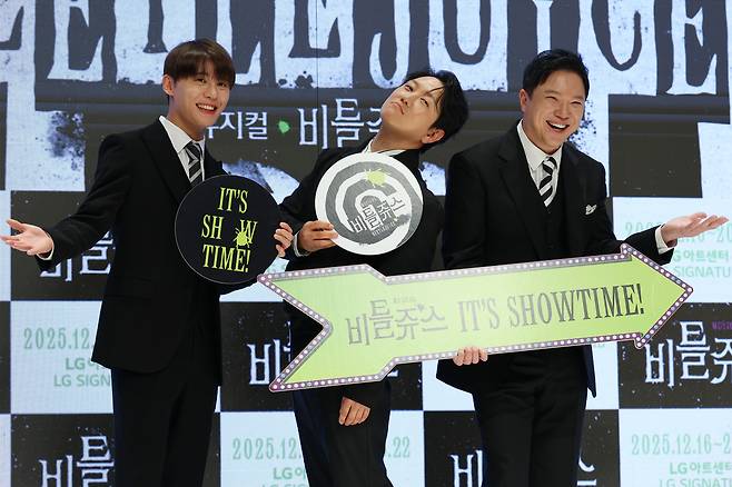 뮤지컬 ‘비틀쥬스’에서 비틀쥬스 역을 맡은 배우 김준수 정원영 정성화 [연합]