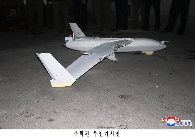 북한이 평양에서 한국군에서 운용하는 드론과 동일 기종의 무인기 잔해를 발견했다고 주장하며 공개했던 관련 사진. 연합뉴스
