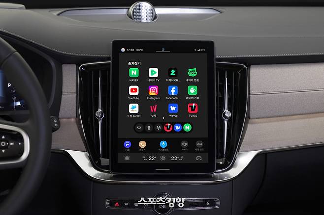 볼보카 UX. 네이버 브라우저 웨일을 탑재해 직관적인 사용자 인터페이스를 제공한다.