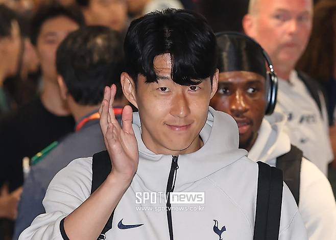 ▲ 지금의 페이스라면 손흥민이 방문하는 날까지 굴욕을 당할 수 있다. 손흥민은 토트넘 팬들과 작별인사를 하기 위해 오는 10일 슬라비아 프라하와 홈경기에 맞춰 북런던을 찾을 것으로 알려졌다. 어쩌면 손흥민은 토트넘의 공식전 7경기 연속 무승을 지켜볼 수도 있는 셈이다. ⓒ곽혜미 기자