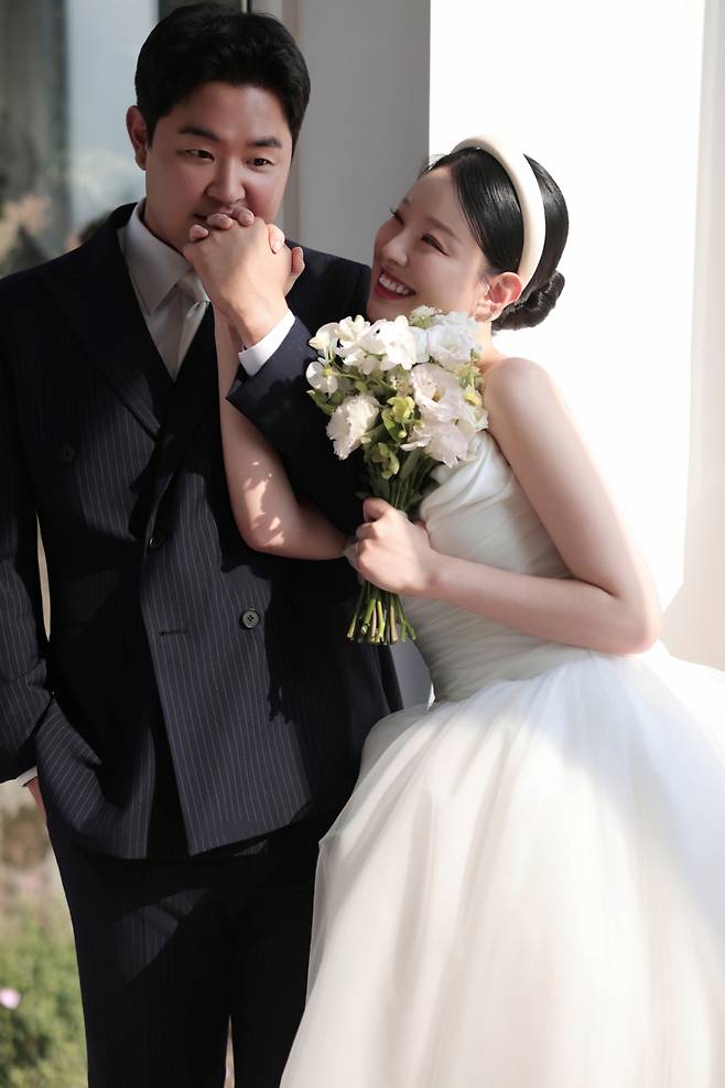 배경수-주슬기 커플 결혼사진. /사진=KIA 타이거즈 제공