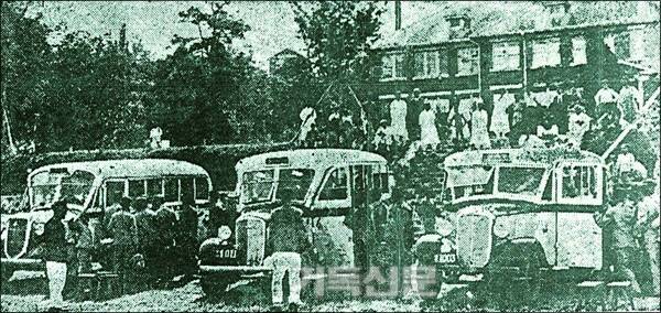 1937년 9월 신사 불참배 문제로 자진 폐교한 후 고창고보로 떠나는 학생 차량. 신흥고등학교 제공