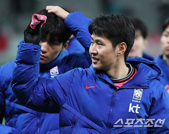 18일 서울월드컵경기장에서 열린 한국과 가나의 축구대표팀 평가전. 한국이 1대0으로 승리한 가운데 이강인이 팬들에게 인사하고 있다. 상암=정재근 기자 cjg@sportschosun.com/2025.11.18/