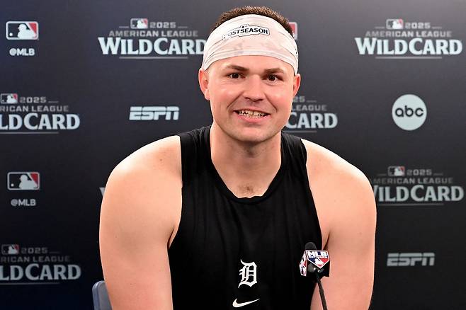 CLEVELAND, OHIO - SEPTEMBER 30: Tarik Skubal #29 of the Detroit Tigers speaks with the media following game one of the American League Wild Card Series at Progressive Field on September 30, 2025 in Cleveland, Ohio.   Nick Cammett/Getty Images/AFP (Photo by Nick Cammett / GETTY IMAGES NORTH AMERICA / Getty Images via AFP)







<저작권자(c) 연합뉴스, 무단 전재-재배포, AI 학습 및 활용 금지>