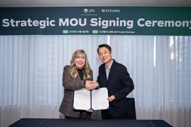 PTC 킴벌리 킹 최고 파트너 책임자(왼쪽), 김범수 에티버스 대표 (사진=에티버스)