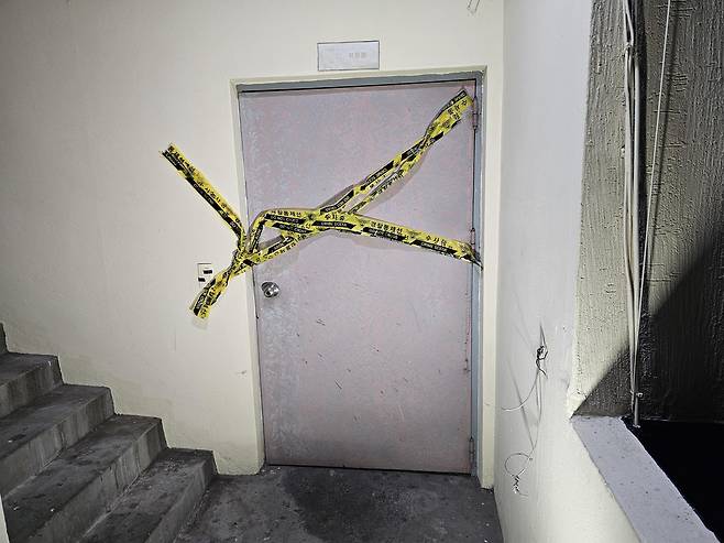 3일 오후 경남 창원시 마산회원구 합성동 한 모텔에서 흉기 사건이 발생, 경찰이 현장을 통제하고 있다. 2025.12.3/뉴스1