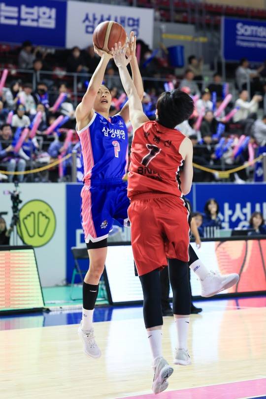 삼성생명 이해란의 슛. 사진[연합뉴스]