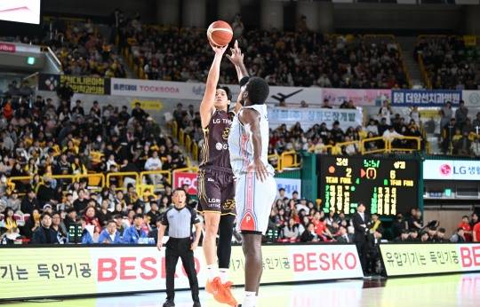 LG 타마요의 슛. 사진[연합뉴스]