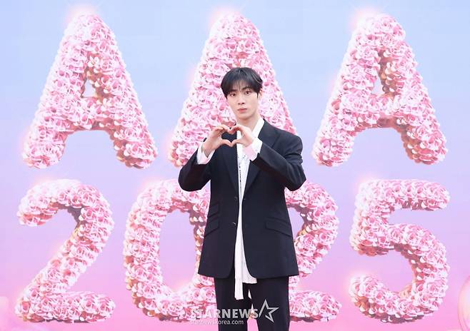 배우 추영우가 6일 대만 가오슝 내셔널 스타디움에서 진행된 스타뉴스 주최 '10주년 아시아 아티스트 어워즈 2025(10th Anniversary Asia Artist Awards 2025, '10주년 AAA 2025') 레드카펫 행사에 참석해 포즈를 취하고 있다.   12월 6일~7일 양일에 걸쳐 가오슝 내셔널 스타디움에서 펼쳐지는 '10주년 아시아 아티스트 어워즈 2025(10th Anniversary Asia Artist Awards 2025, '10주년 AAA 2025')'와 페스타 'ACON 2025'는 MTN(머니투데이방송)과 위버스(Weverse)를 통해 각각 TV와 온라인 스트리밍으로 생중계 된다.  /2025.12.06 /사진=이동훈 photoguy@