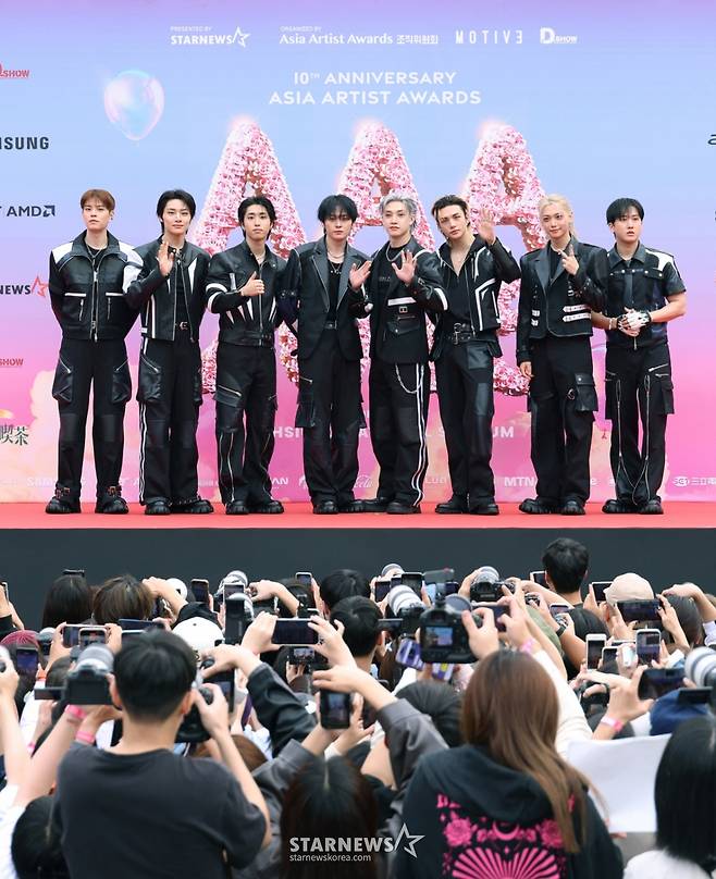 그룹 스트레이키즈가 6일 가오슝 내셔널 스타디움에서 진행된 스타뉴스 주최 '10주년 아시아 아티스트 어워즈 2025(10th Anniversary Asia Artist Awards 2025, '10주년 AAA 2025') 레드카펫 행사에 참석해 포즈를 취하고 있다.  12월 6일~7일 양일에 걸쳐 가오슝 내셔널 스타디움에서 펼쳐지는 '10주년 아시아 아티스트 어워즈 2025(10th Anniversary Asia Artist Awards 2025, '10주년 AAA 2025')'와 페스타 'ACON 2025'는 MTN(머니투데이방송)과 위버스(Weverse)를 통해 각각 TV와 온라인 스트리밍으로 생중계 된다. /2025.12.06 /사진=이동훈 photoguy@
