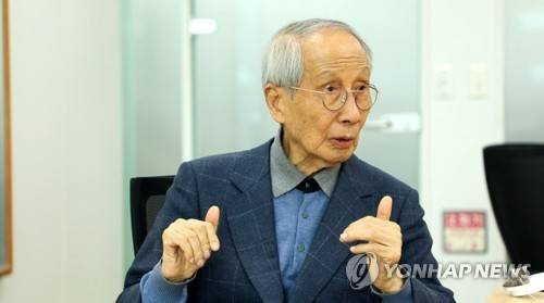연합뉴스와 [삶] 인터뷰 중인 윤여준 전 환경부 장관  [연합뉴스 사진]